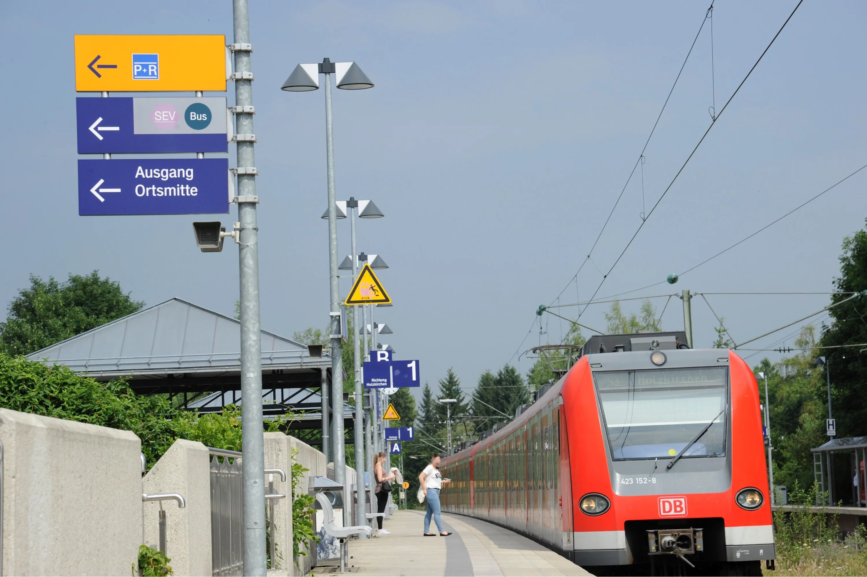 Bahnhof mit S-Bahn